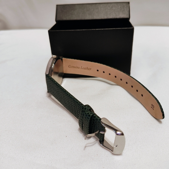 Green and Silver Women's Quartz Watch - Picture 7 of 7